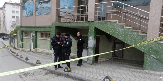 Abdest almak için girdiği camide silahla vuruldu