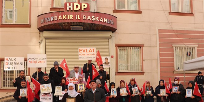 Diyarbakır annelerinin oturma eylemine bir aile daha katıldı
