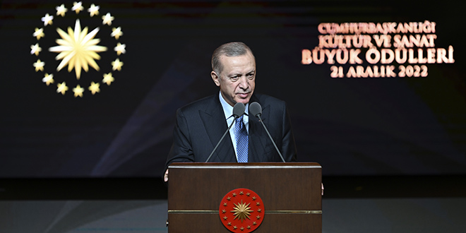 Erdoğan: Sanatçılarımızın kadroya geçişleriyle ilgili adımları attık