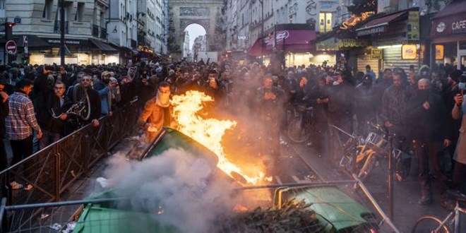 Besledikleri PKK Fransa'yı vurdu! Terör yandaşları Paris'i yakıp yıkıyor