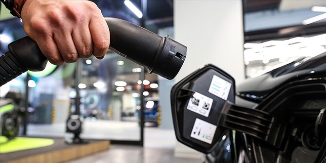 Elektrikli otomobil satışları 6 bini aştı, Tesla Türkiye'de eleman alımına başladı
