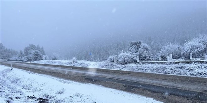 Ankara'ya mevsimin ilk karı düştü