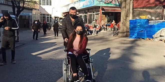 Arlar dinsin diye gittii hastaneden tekerlekli sandalyeyle kt