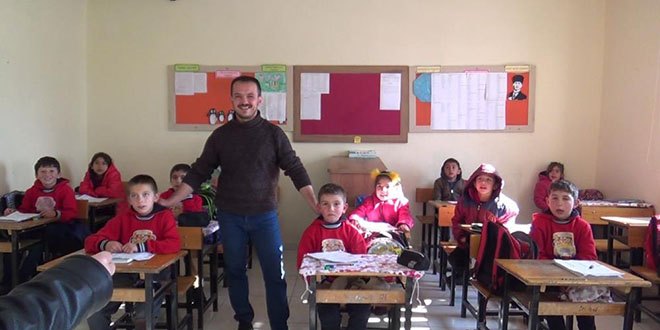 Okulda öğretmen, camide imam