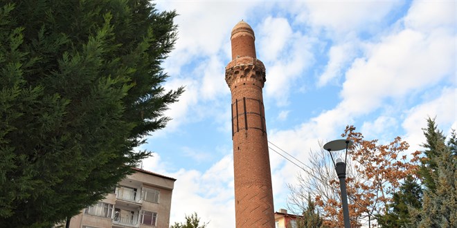 Tarihi Eğri Minare'ye 12 sensör takıldı, eğriliği araştırıldı