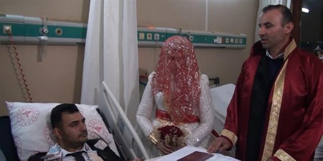Şanlıurfa'da kaza yapan damat hastanede evlendi