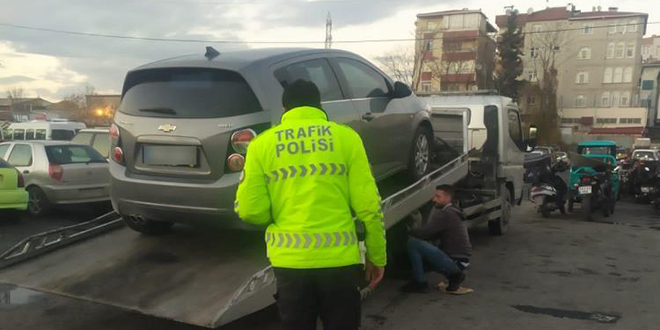 Direksiyon s�nav�n� ge�emeyince ehliyetsiz ara� kullan�p drift att�