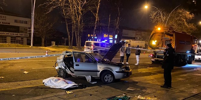 Ankara'da feci kaza! Kontrolden çıkıp çarptı yola savrulan 2 kişi öldü
