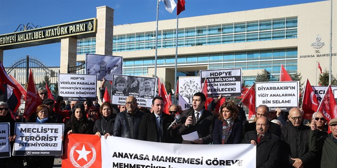 Vatan Partisi, HDP'nin kapatılması için AYM önünde nöbet eylemi başlattı