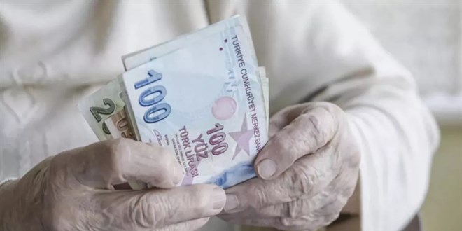 Emeklinin maaşı ocak zammına yetişecek