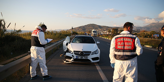 Alanya'da otomobille motosiklet çarpıştı, 2 kişi öldü