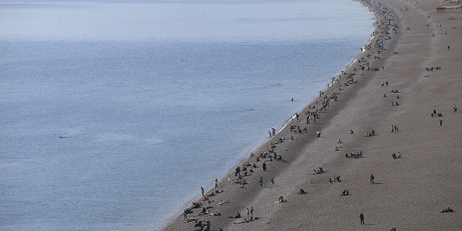 Antalya'da yılın ilk günü denize girdiler