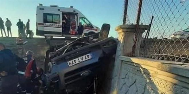 Öğrenci ve valilik çalışanlarını taşıyan servis kaza yaptı: 6 ölü