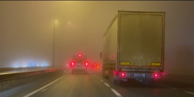 İstanbul'da sis etkisini sürdürüyor