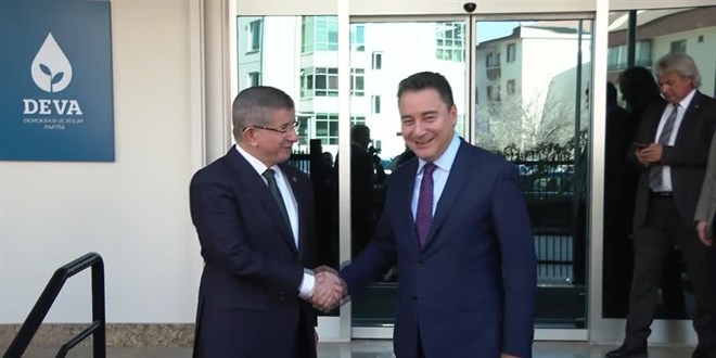 Davutoğlu, DEVA Partisi Genel Başkanı Babacan'la bir araya geldi