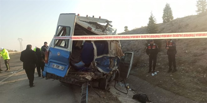 Ankara'da servis araçları çarpıştı: 2'si ağır 25 yaralı