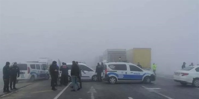 Askeri kamyonet tıra çarptı: 2 asker şehit oldu