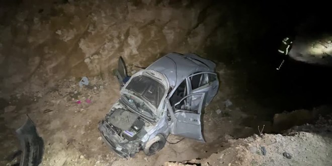Kilis'te şarampole devrilen otomobildeki polis memuru yaralandı