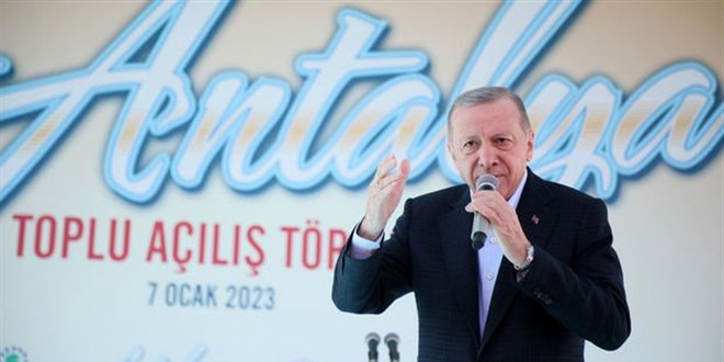 'Kadınlarımızın kılık kıyafet özgürlüğünü garanti altına alacağız'