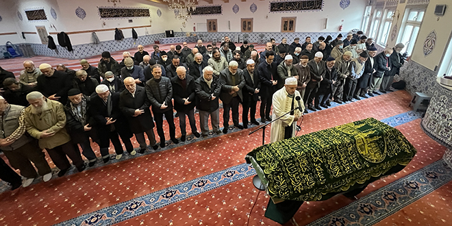 Almanya'da vefat eden yazar Yaşar Kaplan son yolculuğuna uğurlandı