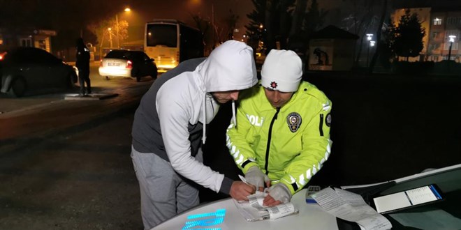 Alkollü araç kullanırken yakalandı, polise talimat verip polisten şikayetçi oldu