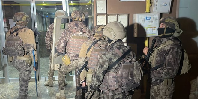 Mersin'de 120 polisin katılımıyla FETÖ operasyonu: 15 gözaltı