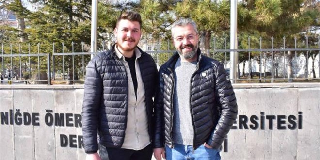 Oğluyla aynı bölümünde eğitim görüyor
