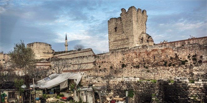 Yedikule bostanlarının restorasyon sırasında tahrip edildiği iddiası