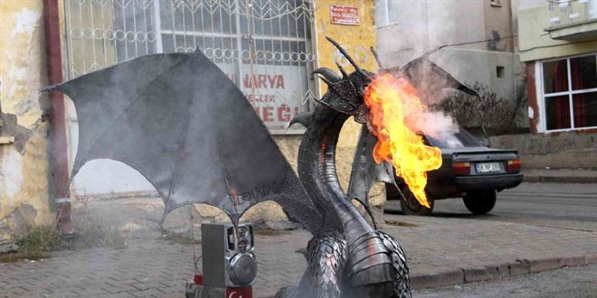 Sivas'ta 80 kilo ağırlığında alev püskürtebilen bir ejderha
