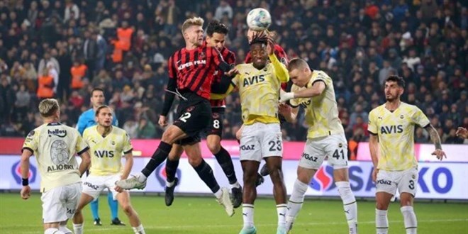 Fenerbahçe uzatmalarda güldü