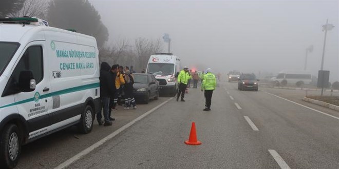 Manisa'da kazaya müdahale edenlere kamyonet çarptı: 1 ölü, 3 yaralı