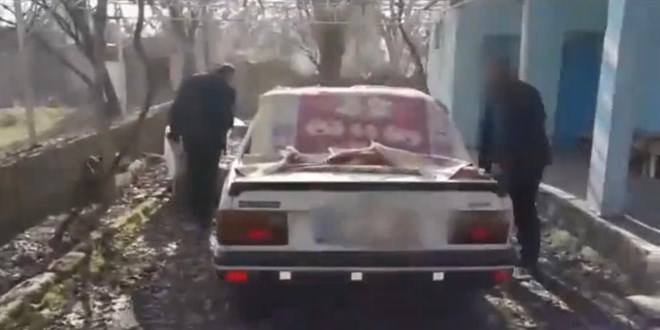 Pişkinliğin böylesi: Çaldıkları araca yakıt aldılar, parasını ödemeden kaçtılar