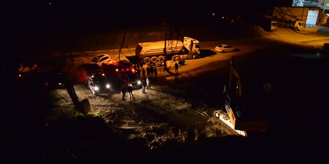 Manisa'da inşaatın temelindeki çökme sonucu 4 evdeki 14 kişi tahliye edildi