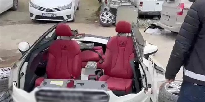Sattığı otomobili çaldı, araçtan geriye hurda yığını kaldı