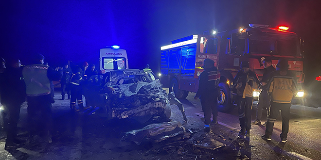 Otomobilin vince çarptığı kazada anne, baba ve 26 günlük bebek öldü