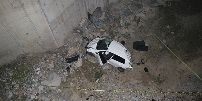 Köprüden düşen otomobildeki 1 kişi öldü, 2 kişi yaralandı