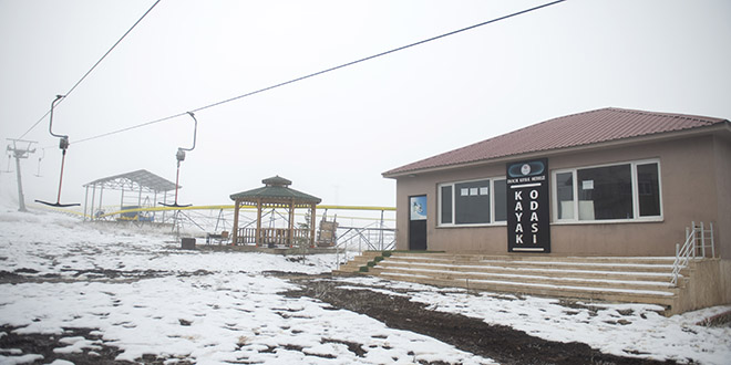 Metrelerce karla �zde�le�en kayak merkezleri sezonu a�amad�