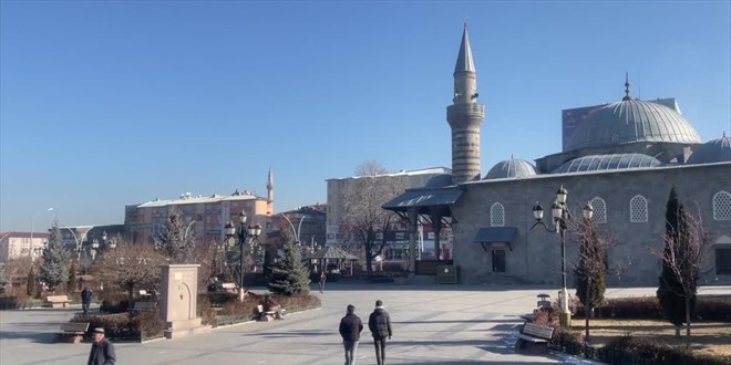 Soğuğu türkülere konu olan ilde bahardan kalma günler yaşanıyor