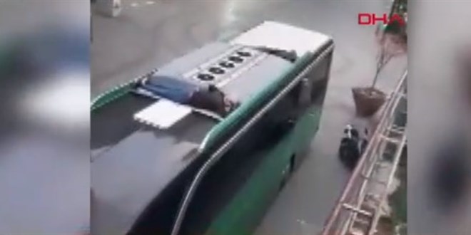 Otobüsün üstüne yatıp Yunanistan'a kaçmaya çalıştılar