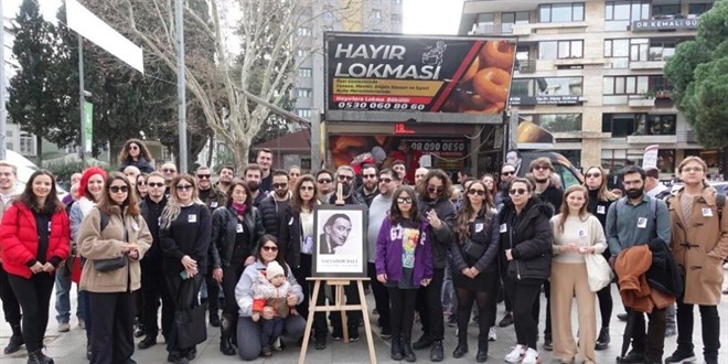 Kadıköy'de Salvador Dali'nin ölüm yıl dönümünde lokma dağıtıldı