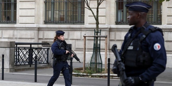 Paris'te polisin ate at kii ld