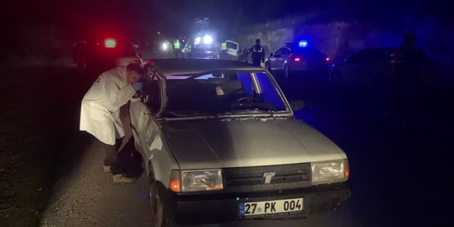 Gaziantep'te 3 aracın karıştığı kazada 2 kişi öldü, 5 kişi yaralandı