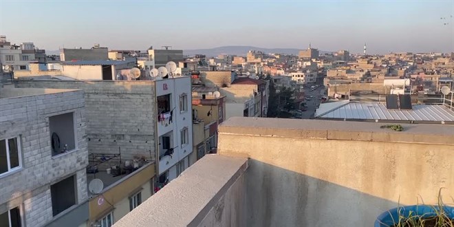 Yorgun mermiyle yaralanan çocuk, bir yıllık tedavinin ardından yürümeye başladı