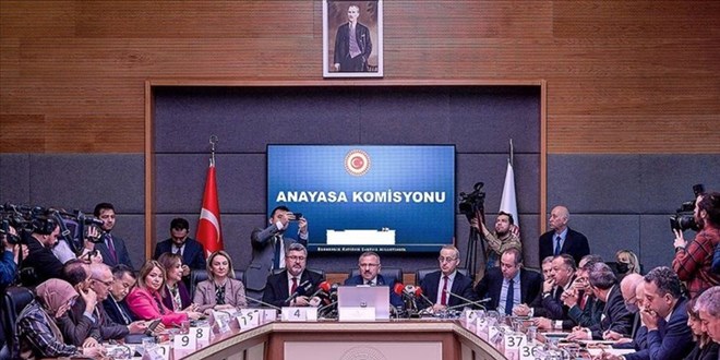 Başörtüsü düzenlemesi Anayasa Komisyonunda kabul edildi
