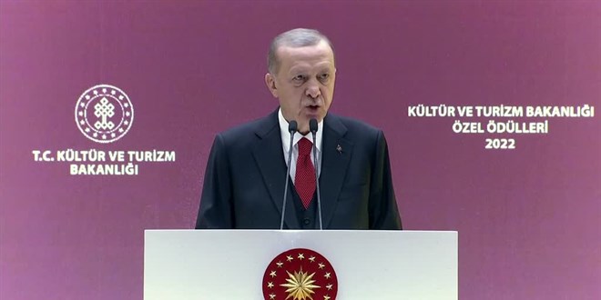 Erdoğan: Türkiye'nin kültür iklimini tek tipleştiren mahalle baskısını reddediyoruz