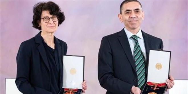 Özlem Türeci ve Uğur Şahin Almanya'yı terk ediyor