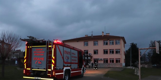 Projeksiyon cihazından çıkan kıvılcım okulda yangın çıkardı
