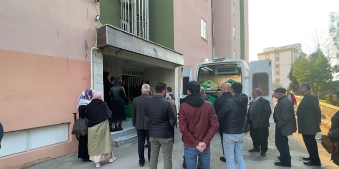 Eski milletvekili Dedeoğlu'nun evlerinde ölü bulunan ağabeyi ve yengesi toprağa verildi