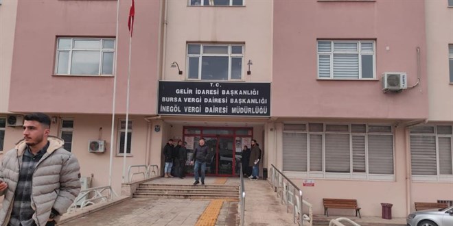 Boşanma aşamasındaki öfkeli koca avukat çifte kurşun yağdırdı