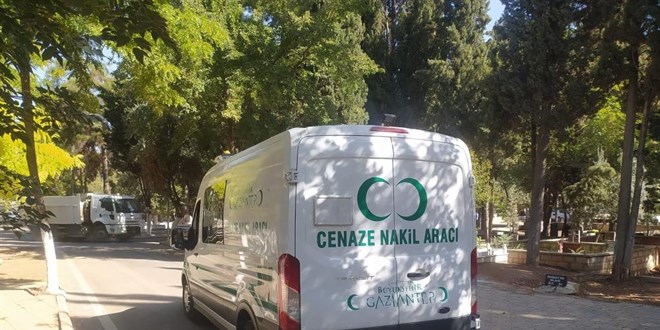Üzerine cam düşen 12 yaşındaki berber çırağı hayatını kaybetti